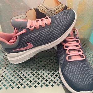 Nike Renew Rival Youth size 5 (women’s 6.5)